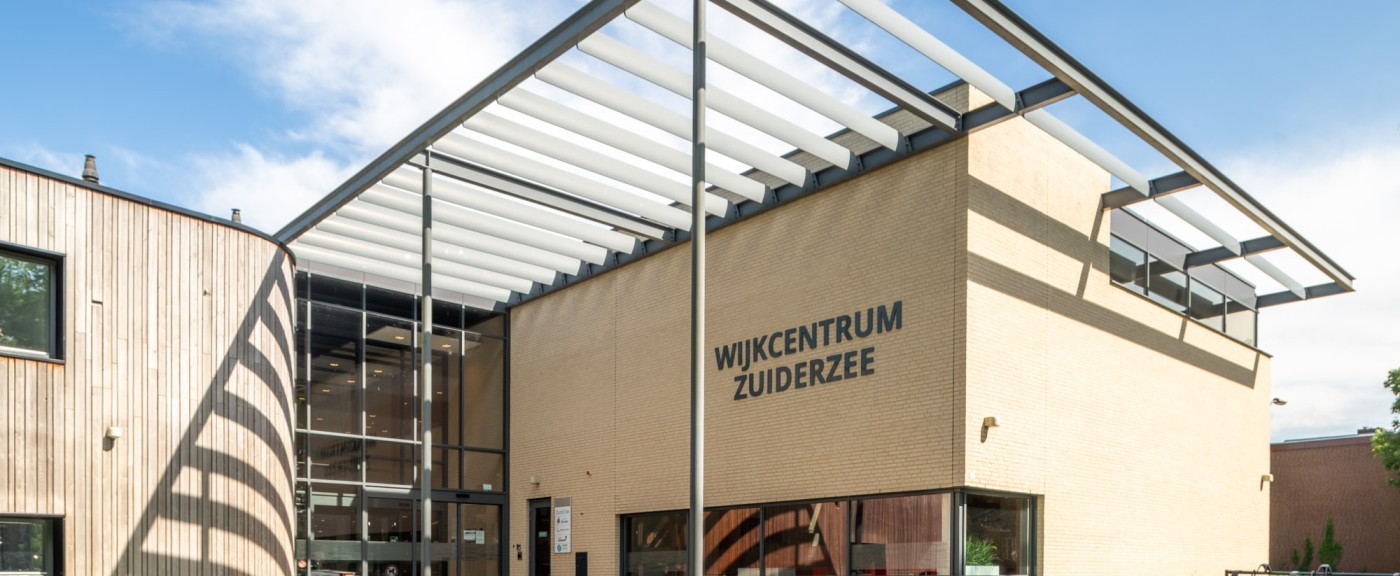 Buitenkant van wijkcentrum Zuiderzee.